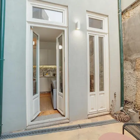 Apartmán Cozy Flat With Terrace By Hosty *