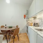 Cozy Flat With Terrace By Hosty Lägenhet *